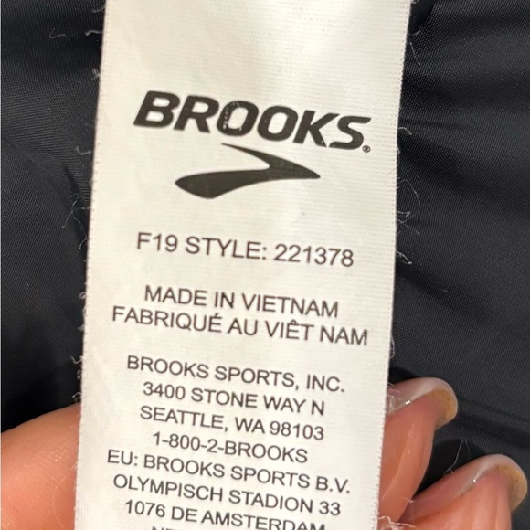 Brooks Women’s Cascading Thermal Black Puffer Running Vest Sz Small 120275 - Picture 7 of 9